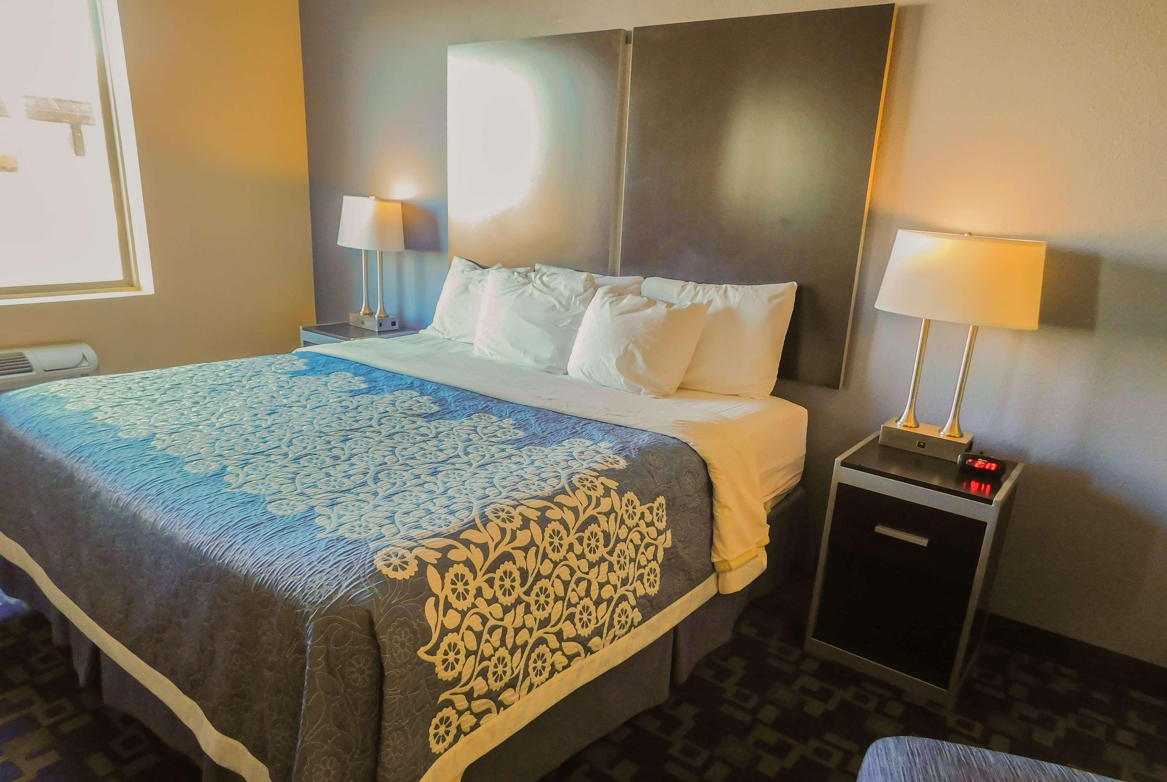 Days Inn&Suites by Wyndham Pocahontas Bagian luar foto