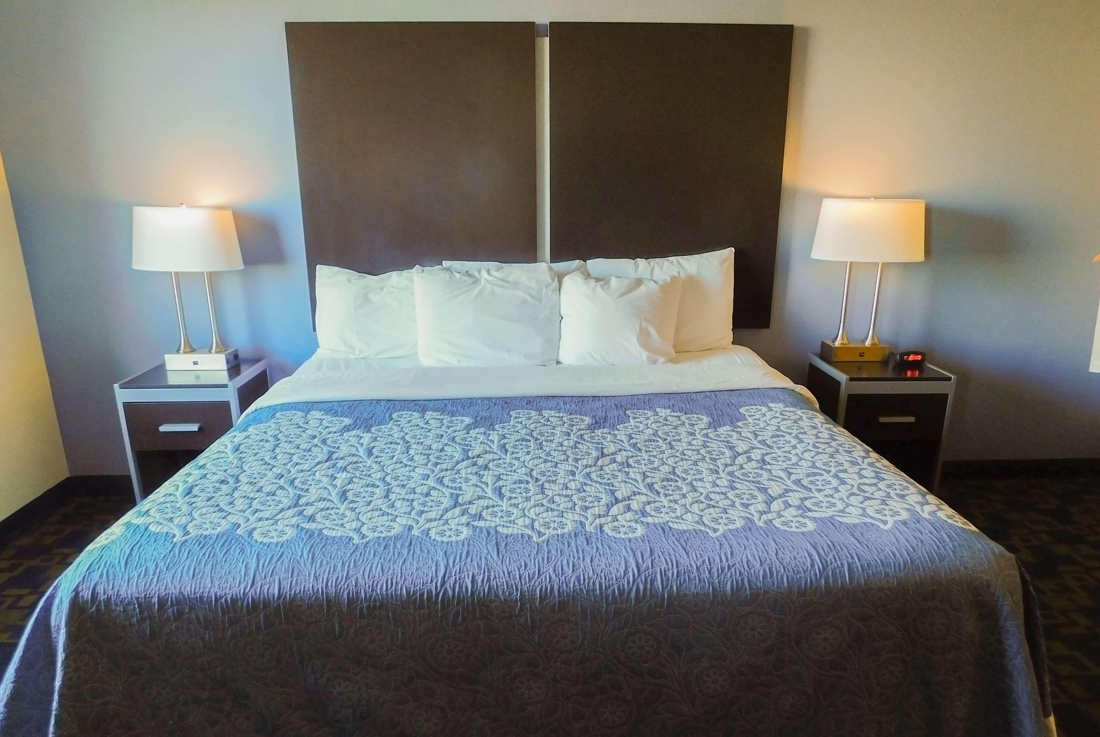 Days Inn&Suites by Wyndham Pocahontas Bagian luar foto