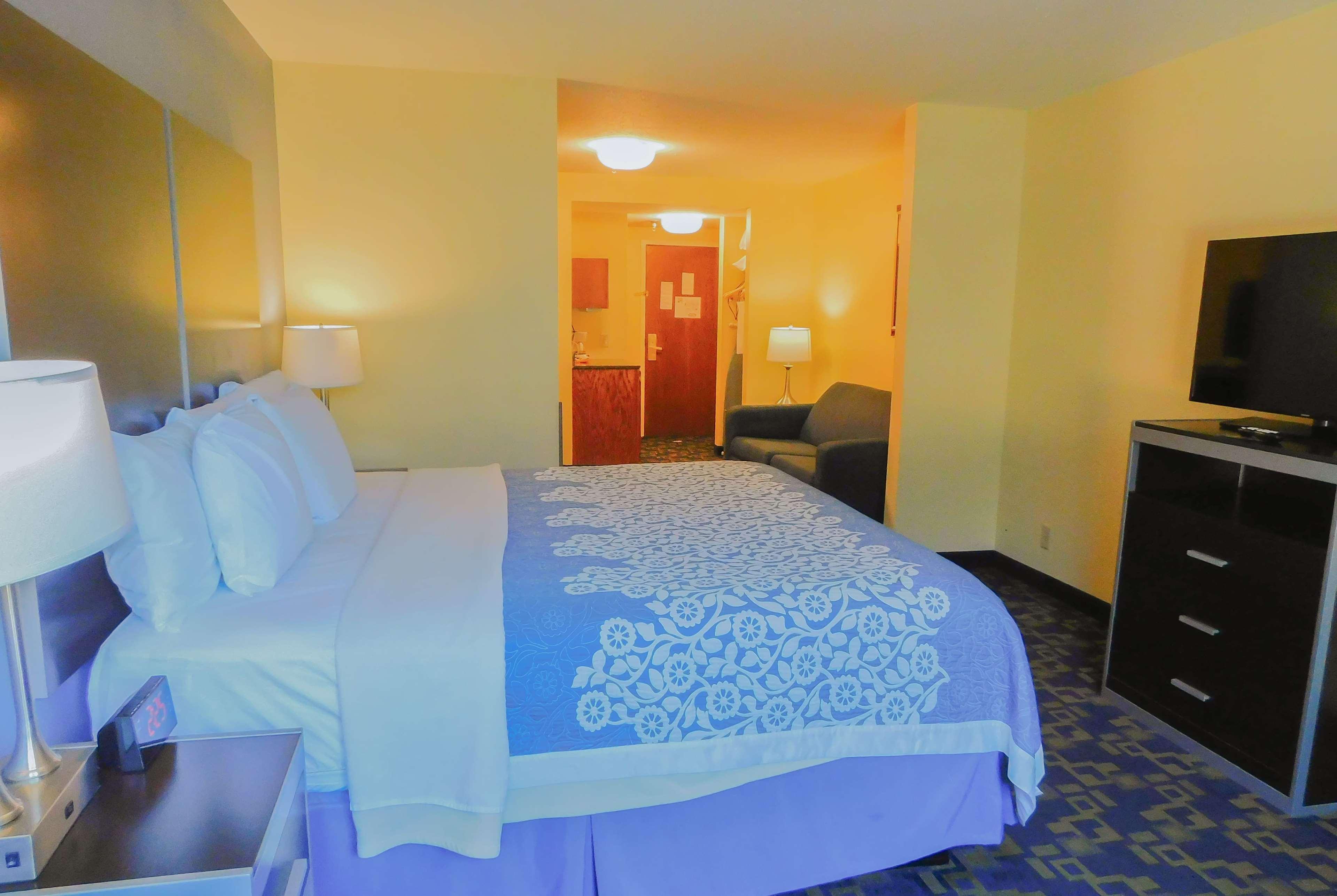 Days Inn&Suites by Wyndham Pocahontas Bagian luar foto