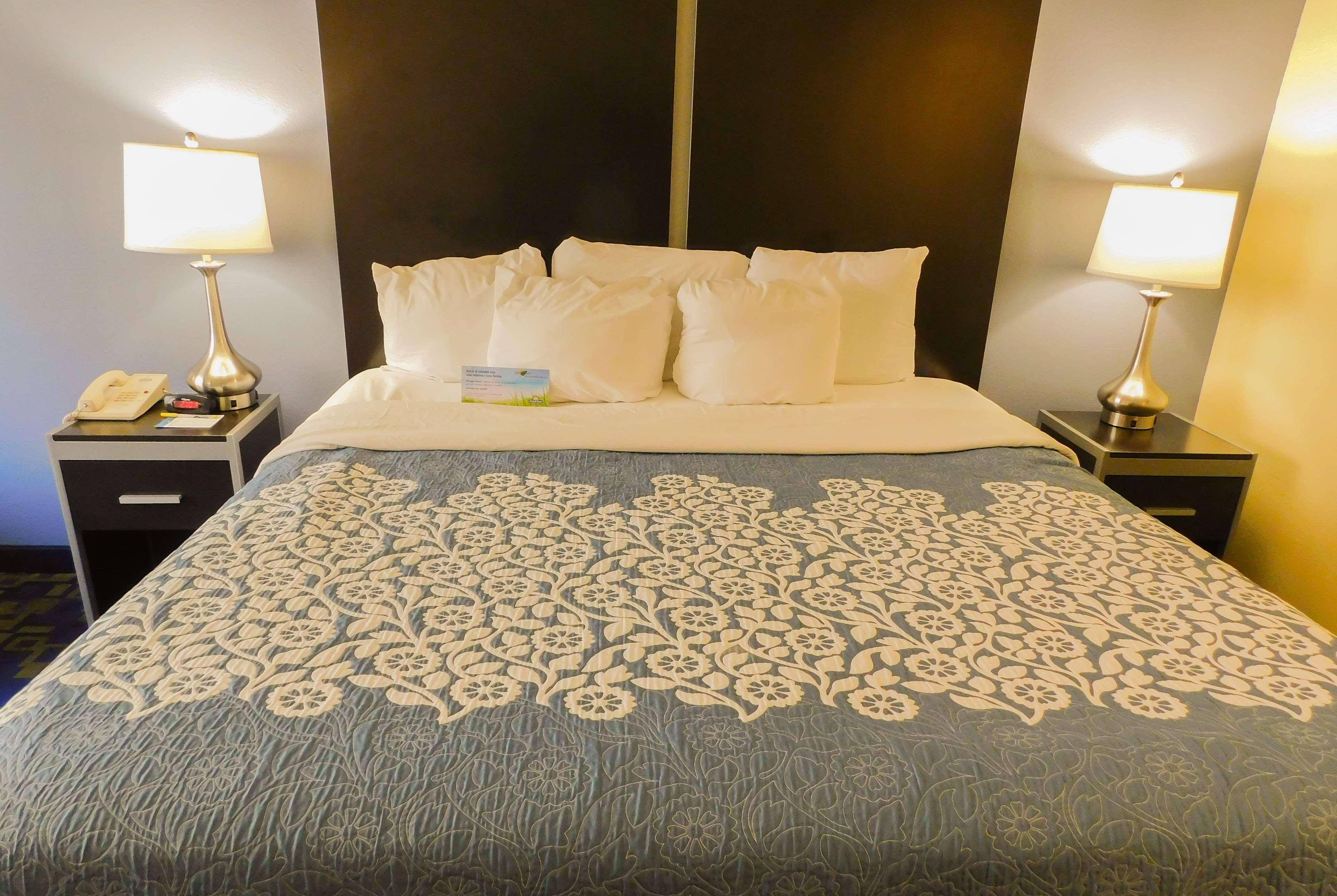 Days Inn&Suites by Wyndham Pocahontas Bagian luar foto
