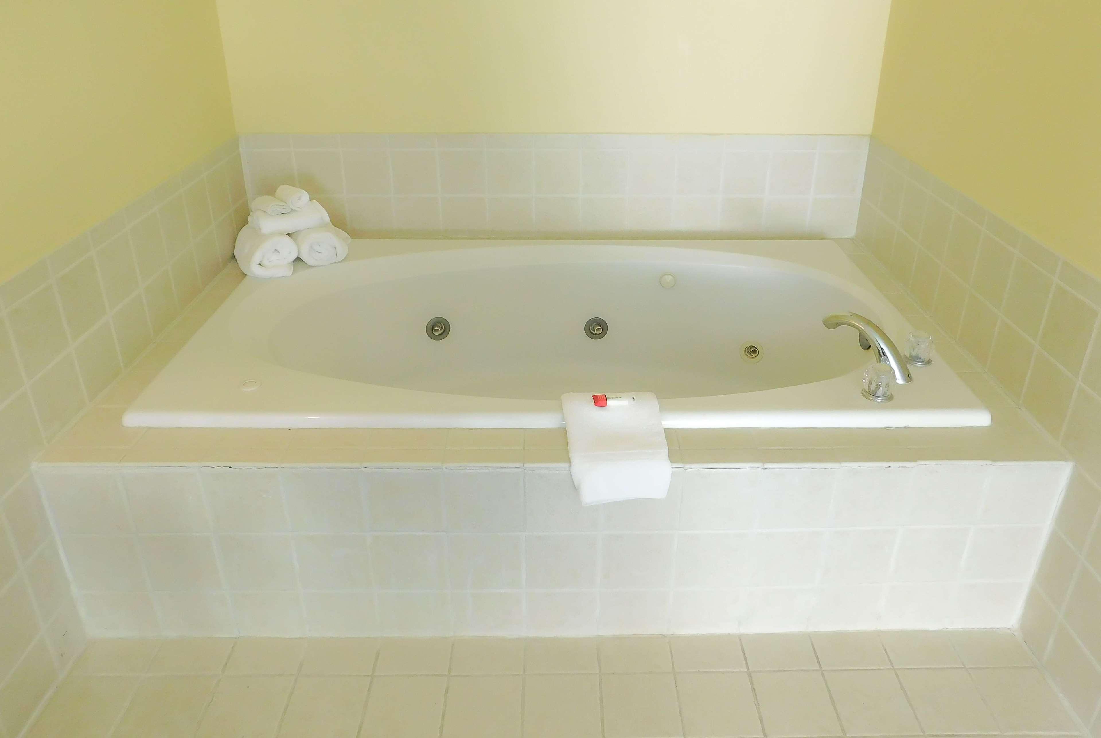 Days Inn&Suites by Wyndham Pocahontas Bagian luar foto