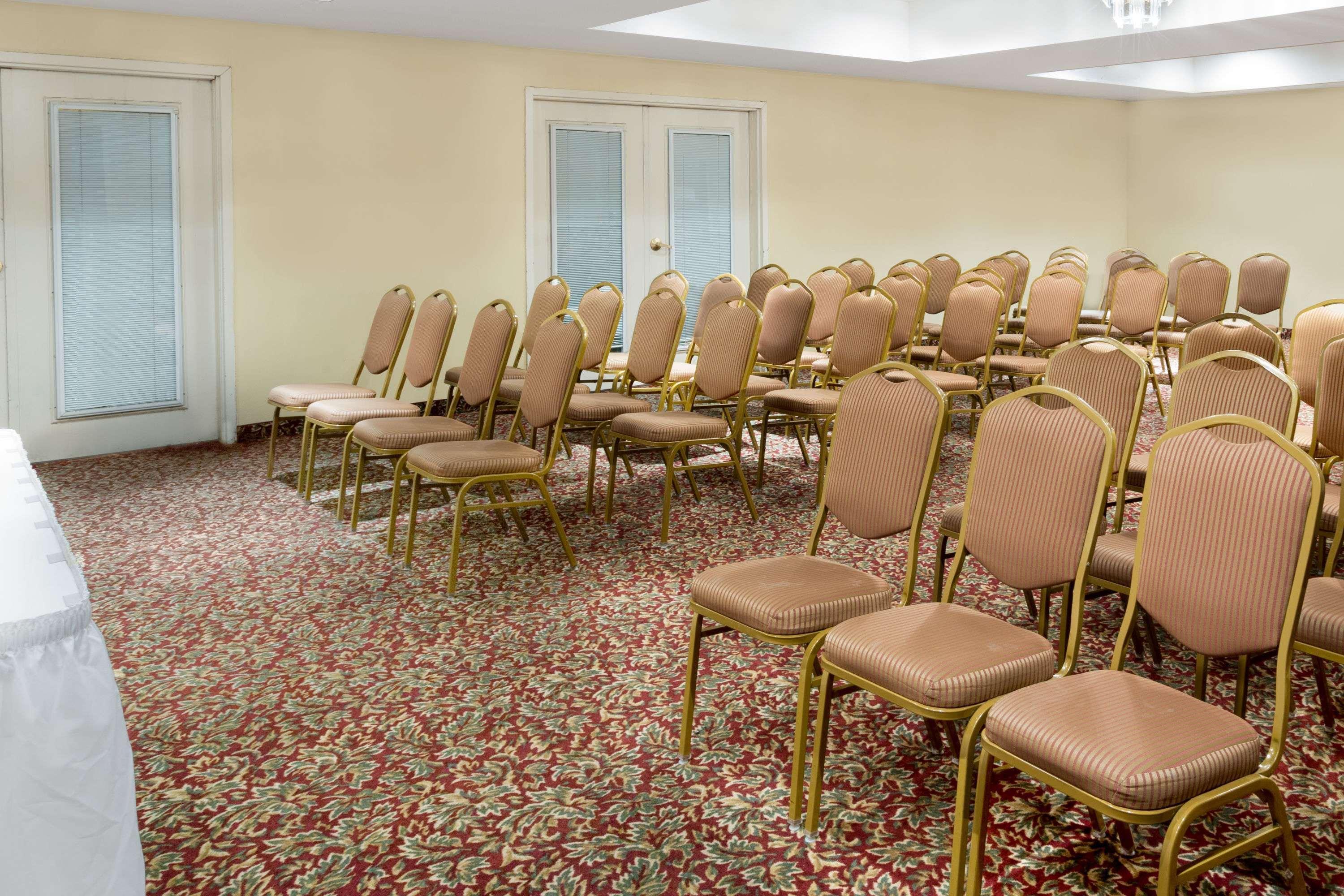 Days Inn&Suites by Wyndham Pocahontas Bagian luar foto