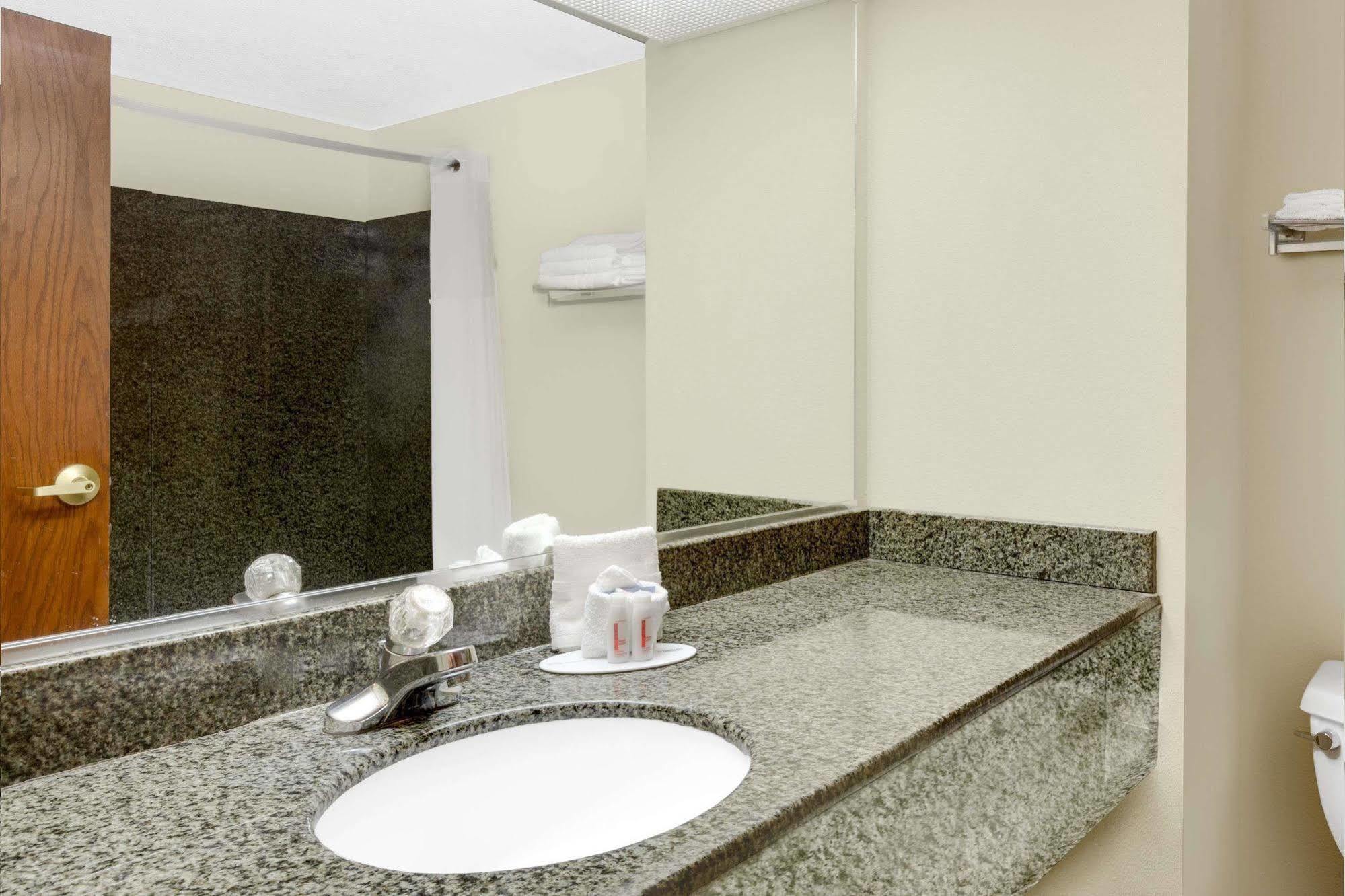 Days Inn&Suites by Wyndham Pocahontas Bagian luar foto